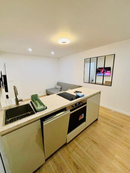 Joli Appartement Renove Incluant Parking A 10 Min De Paris Nanterre Exteriör bild